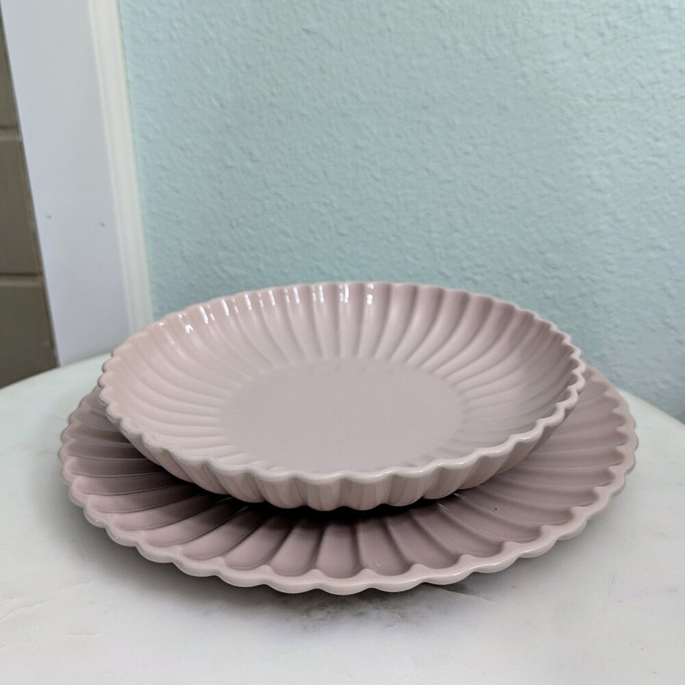 *SET OF 2* H&M Pink Fluted 9" Stoneware Pasta/Salad Plates - Picture 10 of 11